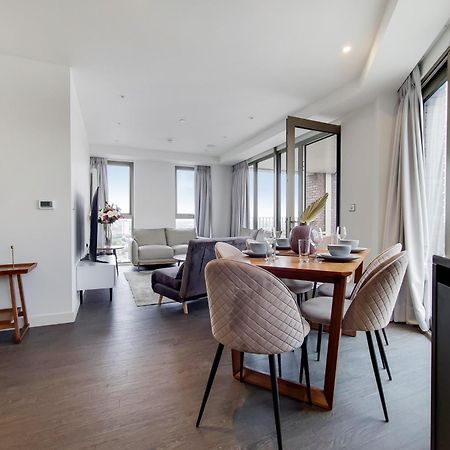 Deluxe Three Bedroom Apartment By London Excel Stays Bagian luar foto