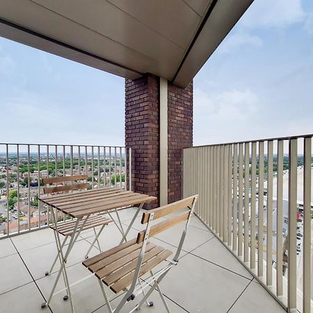 Deluxe Three Bedroom Apartment By London Excel Stays Bagian luar foto