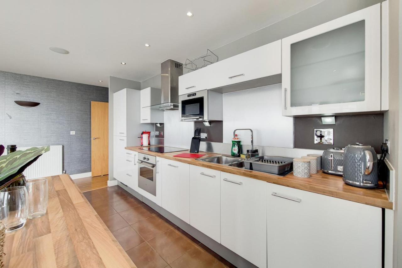 Deluxe Three Bedroom Apartment By London Excel Stays Bagian luar foto