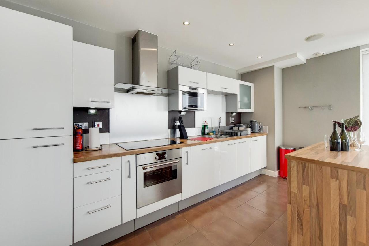 Deluxe Three Bedroom Apartment By London Excel Stays Bagian luar foto