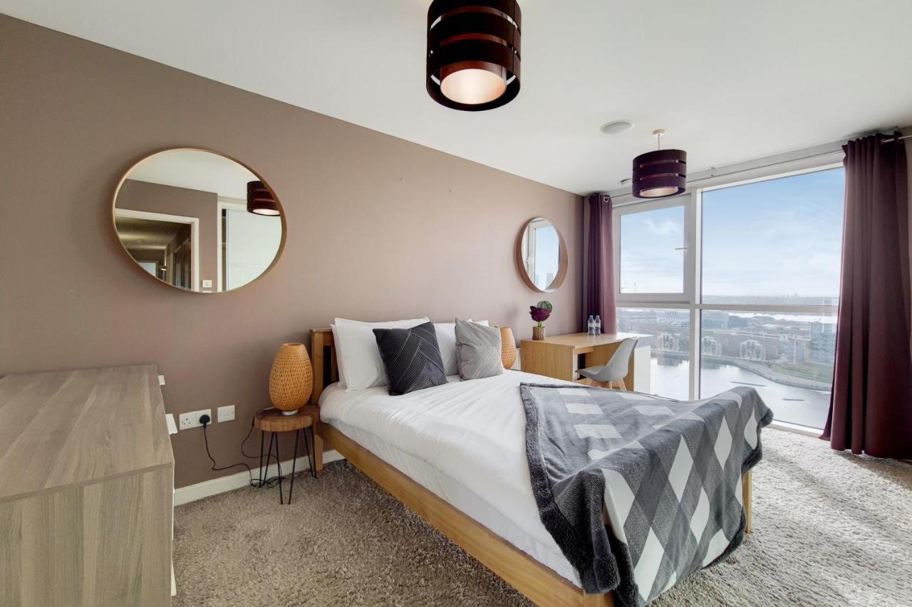 Deluxe Three Bedroom Apartment By London Excel Stays Bagian luar foto