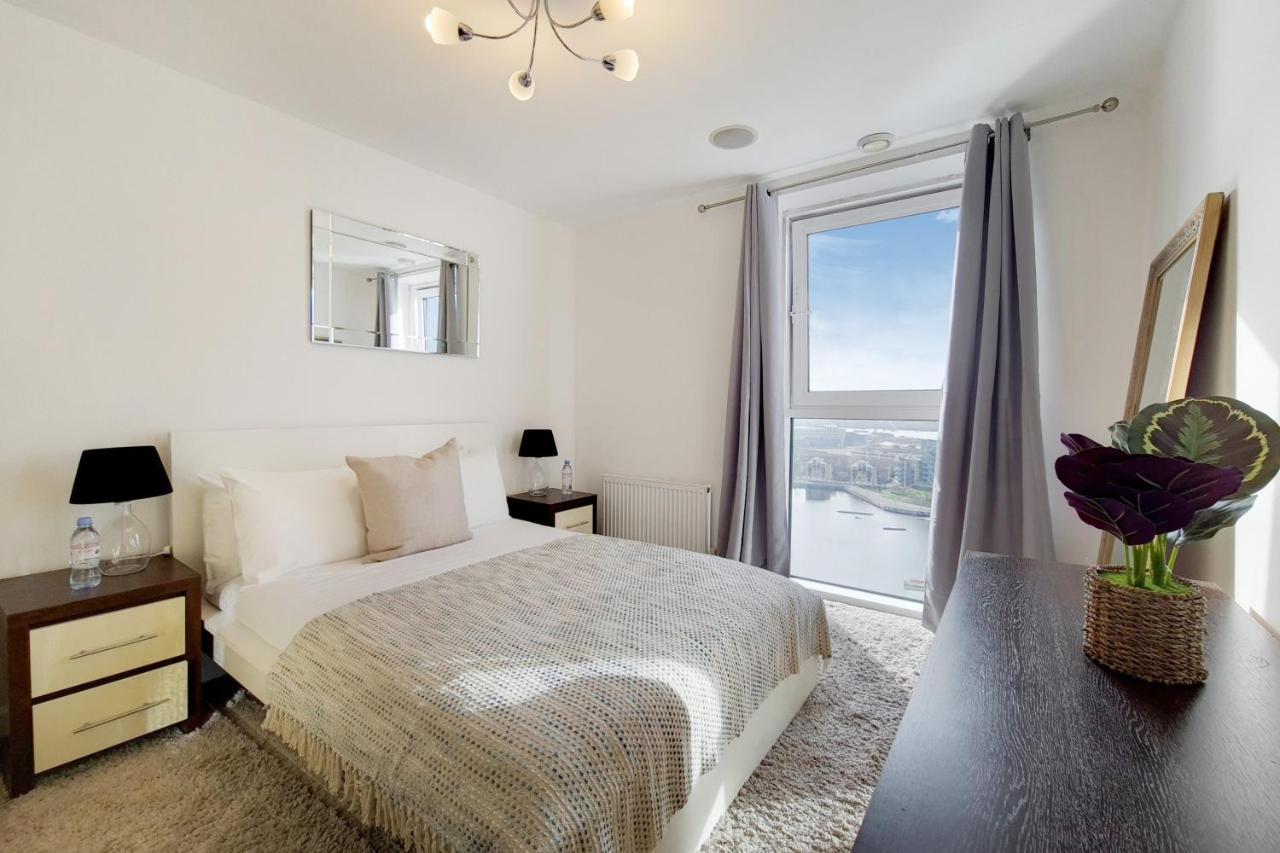 Deluxe Three Bedroom Apartment By London Excel Stays Bagian luar foto